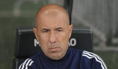 Jardim diz que Cruzeiro foi ‘castigado’ com cartões e mostra preocupação