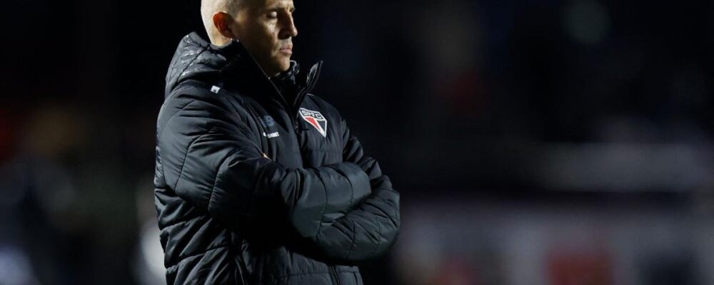 Crespo lamenta eliminação do São Paulo e explica ausência de Oscar