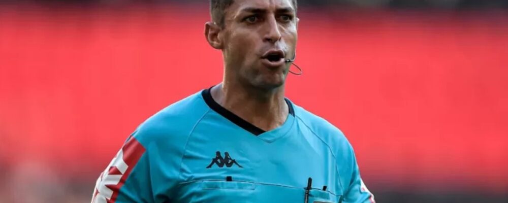 CBF define árbitro de Vasco x Cruzeiro pelo Brasileirão