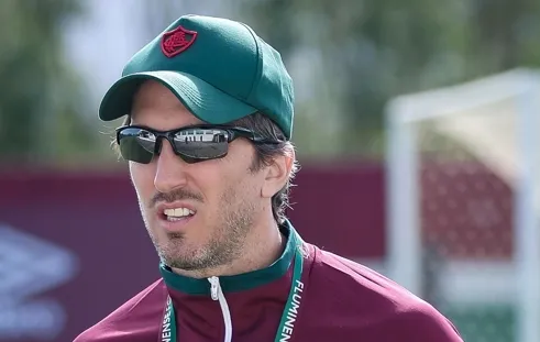 Zubeldía inicia trabalhos no Fluminense e reencontra Cano