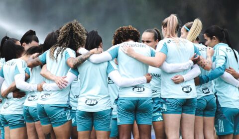 Atacante do Cruzeiro passa por cirurgia na coxa e tem previsão para deixar hospital