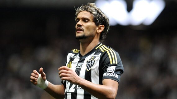 Gustavo Scarpa, meio-campista do Atlético, em ação contra o Bolívar na Arena MRV (foto: Alexandre Guzanshe/EM/D.A. Press)