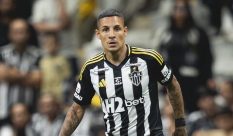 Em meio a críticas, Arana volta a se declarar ao Atlético em publicação
