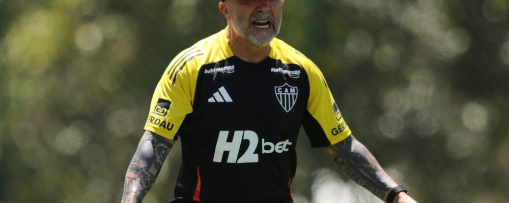 Jogador do Atlético passa a ser opção para Sampaoli após quase dois meses lesionado