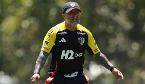 Jogador do Atlético passa a ser opção para Sampaoli após quase dois meses lesionado