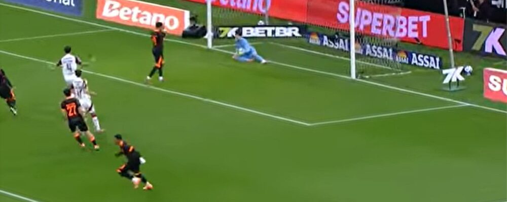 Corinthians x Flamengo: Yuri Alberto dá cavadinha e manda pênalti nas mãos de Rossi