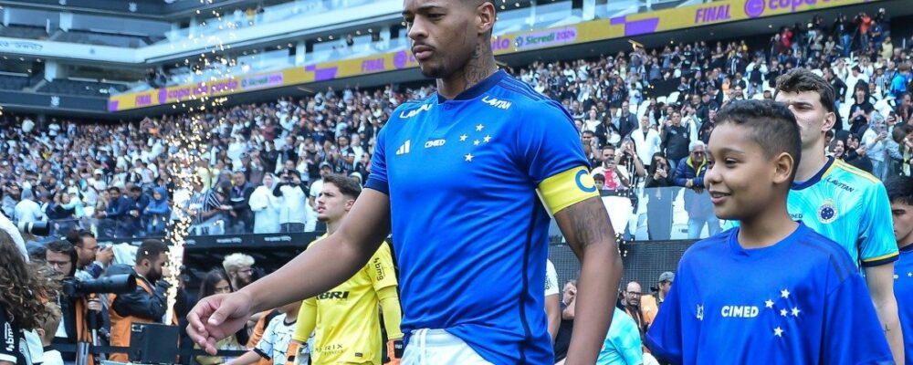 Jogador revelado pelo Cruzeiro será operado no clube após sofrer grave lesão