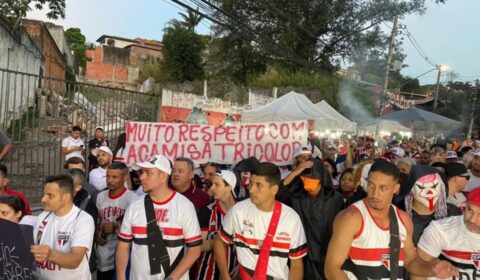 Torcedores do São Paulo pedem saída de presidente e diretores em protesto no Morumbis