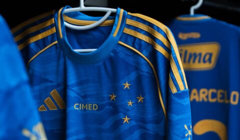 Cruzeiro quebra recorde de vendas com terceira camisa de 2025