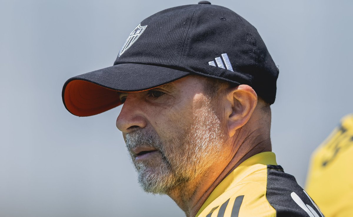 Sampaoli, técnico do Atlético, durante treinamento na Cidade do Galo (29/9) - (foto: Pedro Souza/Atlético) Sampaoli, técnico do Atlético, durante treinamento na Cidade do Galo (29/9) - (foto: Pedro Souza/Atlético)
