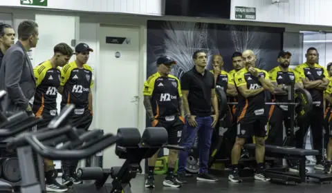 1º dia de Sampaoli no Atlético-MG tem bate papo longo e treino tático