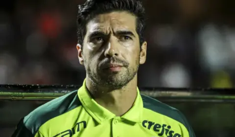 Abel Ferreira retorna de Portugal e comanda preparação do Palmeiras para enfrentar o Inter