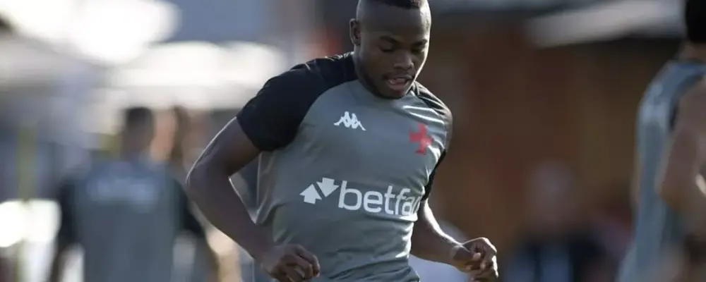 Andrés Gómez pode ganhar primeira chance como titular no Vasco