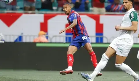 Após polêmica do gramado da Fonte Nova, diretor do Palmeiras rebate Rogério Ceni