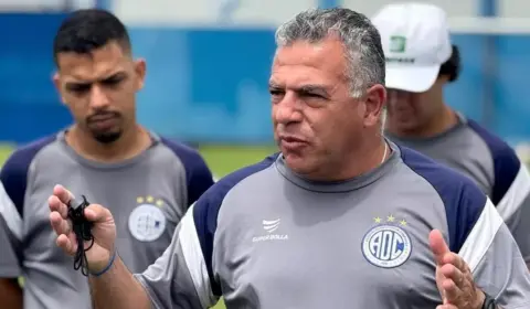 Após sofrer com escanteios, Confiança treina bola parada para encarar o Bahia