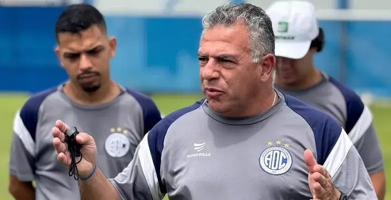 Após sofrer com escanteios, Confiança treina bola parada para encarar o Bahia