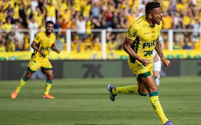 Artilheiro do Mirassol celebra vitória: “Desempenhamos grande futebol”