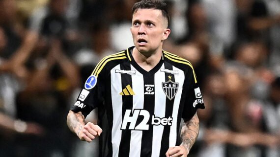 Bernard, meia-atacante do Atlético, comemora gol da classificação à semifinal da Sul-Americana (foto: Gledston TAVARES / AFP)