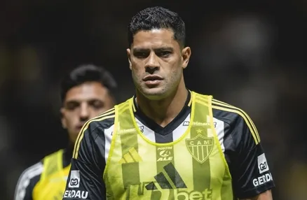 Atlético-MG questiona cartão amarelo de Hulk e pede áudios à CBF