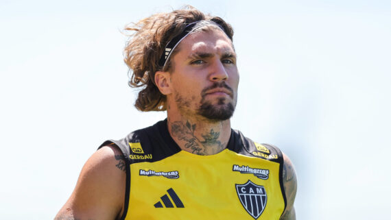 Lyanco, zagueiro do Atlético, durante treinamento na Cidade do Galo (4/9) (foto: Paulo Henrique França/Atlético)