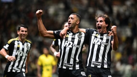 Vitor Hugo (ao centro) foi o autor do gol da vitória do Atlético sobre o Mirassol (foto: Leandro Couri/EM/D.A. Press)