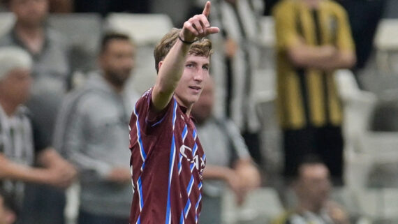 Santino Andino comemora gol pelo Godoy Cruz diante do Atlético (foto: DOUGLAS MAGNO / AFP)