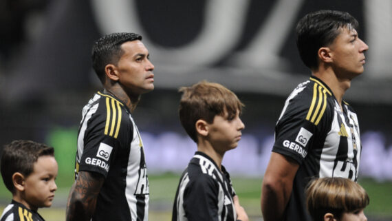 Jogadores do Atlético, Dudu e Alan Franco, antes de duelo pelo Campeonato Brasileiro na Arena MRV (foto: Alexandre Guzanshe/EM/D.A. Press)