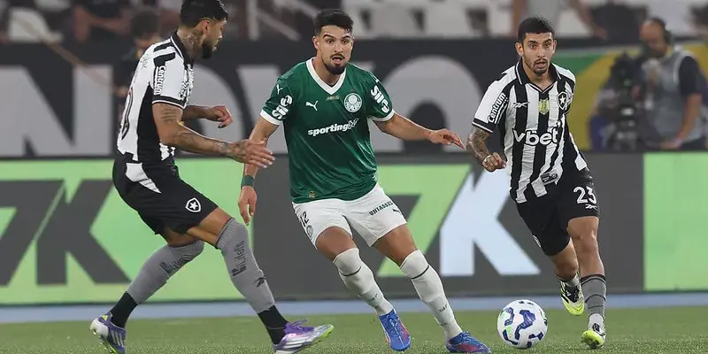 Auxiliar cita Flaco Lopez como exemplo de paciência do Palmeiras