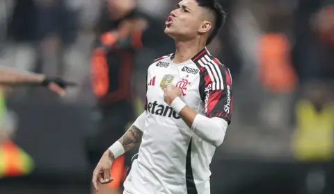BRASILEIRÃO: Fla vira sobre o Corinthians e dispara na liderança
