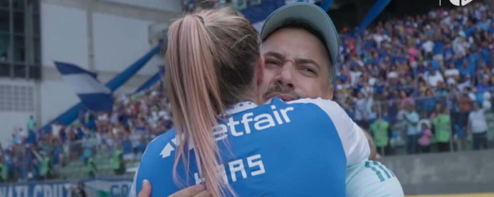 Bastidores do Cruzeiro têm lágrimas de emoção por avanço inédito: ‘Dia de ser cabulosa’