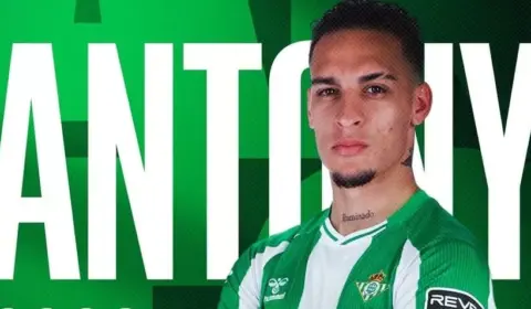Betis confirma compra em definitivo de Antony junto ao United
