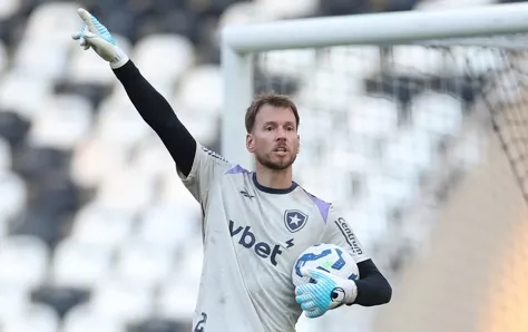 Botafogo aposta nos chutes de longe para surpreender o Vasco