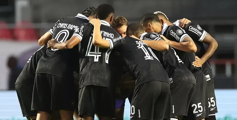 Botafogo vê invencibilidade cair diante do São Paulo e escalações variam