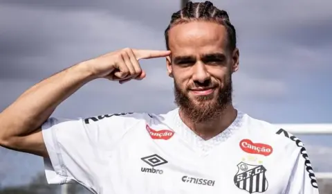 Brahimi destaca parceria com Neymar no Santos e avisa: ‘Gosto do drible’
