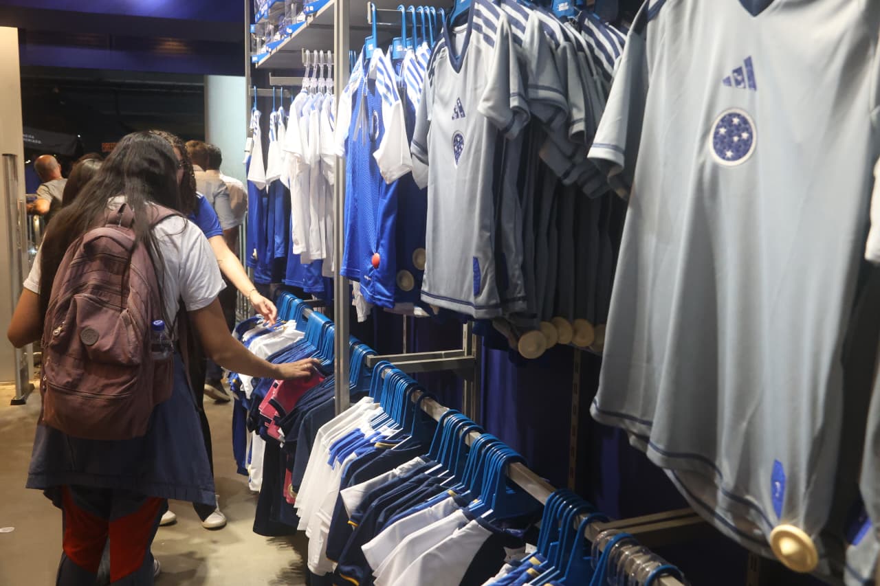 Fotos da loja oficial do Cruzeiro no Mineirão - (foto: Marcos Vieira/EM/DA Press) Fotos da loja oficial do Cruzeiro no Mineirão - (foto: Marcos Vieira/EM/DA Press)