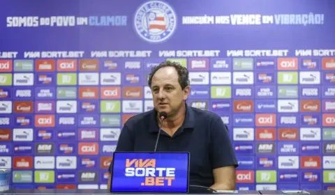 Ceni rebate Abel sobre gramado e corneta estilo de jogo do Palmeiras: “Só ligação direta”