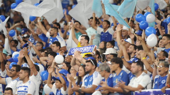 Torcida do Cruzeiro no Mineirão para o clássico com o Atlético, pela volta das quartas de final da Copa do Brasil (foto: Alexandre Guzanshe/EM/D.A. Press)