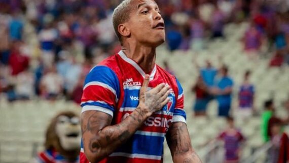 Deyverson em ação pelo Laion no Brasileirão-2025 (foto: Foto: Mateus Lotif/FEC)