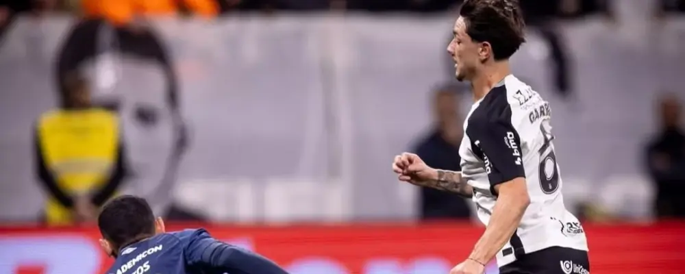 Confira a polêmica conversa no VAR em Corinthians x Athletico-PR