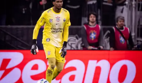 Corinthians projeta retorno de Hugo Souza na Copa do Brasil