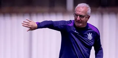 Corinthians treina de olho no Flamengo e lida com desfalques no elenco