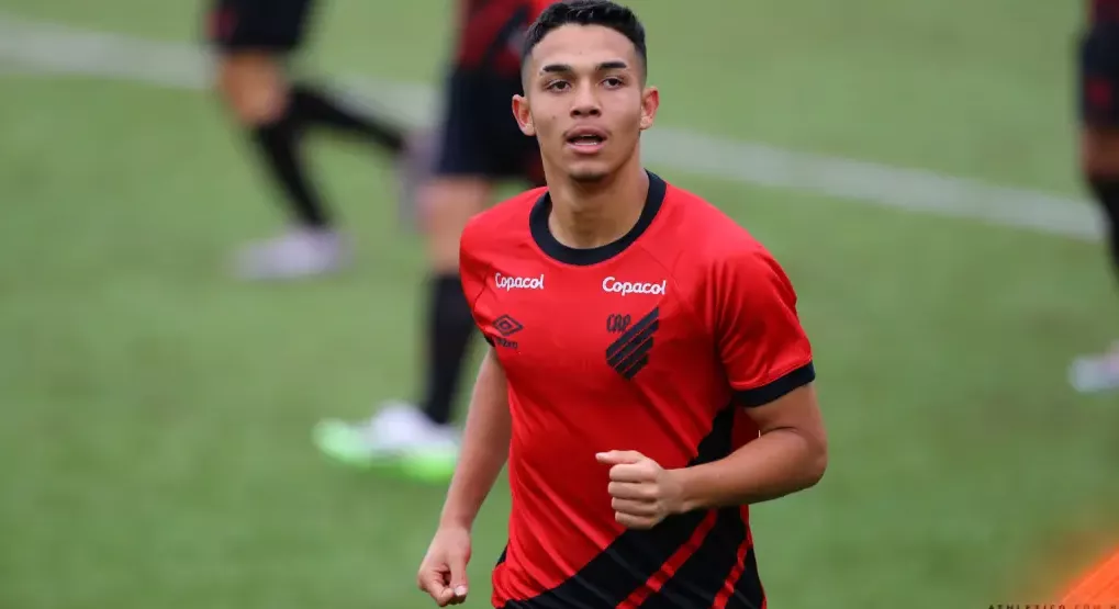 Arthur Dias volta ao time titular contra o Corinthians - Foto: Cahuê Miranda / athletico.com.br