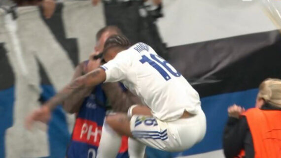 Robert fez gol em Copenhague 2 x 2 Bayer Leverkusen (foto: Reprodução)