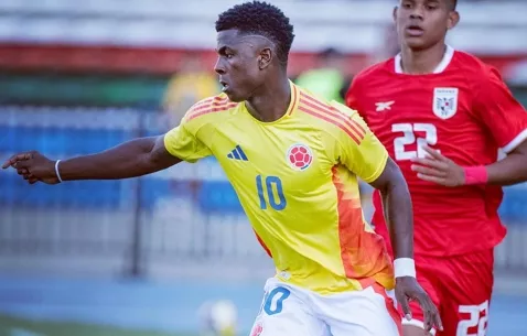 Cruzeiro fecha com artilheiro colombiano Villareal para 2026