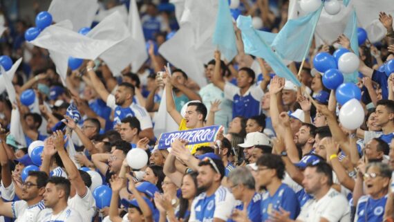 Mais de 61 mil cruzeirenses assistiram à vitória por 2 a 0 sobre o Atlético no Mineirão (foto: Alexandre Guzanshe/EM D.A Press)