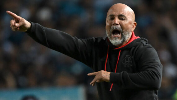 Sampaoli durante jogo pelo Flamengo, em 2023 (foto: Luis ROBAYO / AFP)