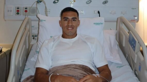 Cuello, atacante do Atlético, após cirurgia no Hospital Mater Dei (foto: Reprodução/Instagram/Cuello)