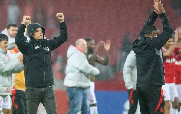 D’Alessandro banca Roger Machado para o Gre-Nal 448 no Internacional