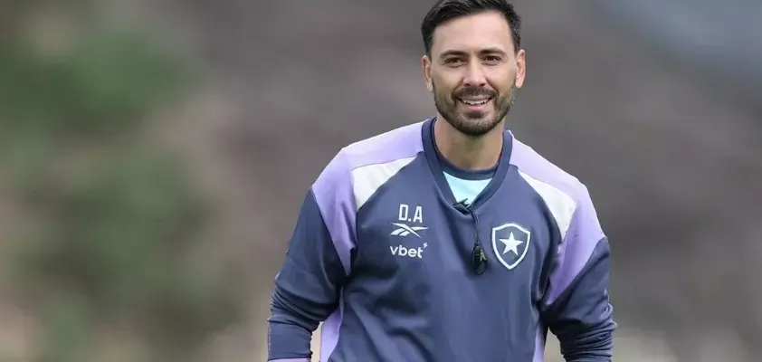 Davide Ancelotti celebra vitória e já projeta próximos jogos do Botafogo