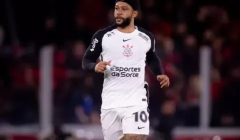 Depay denuncia mentiras em redes sociais e promete revelar verdades no Corinthians